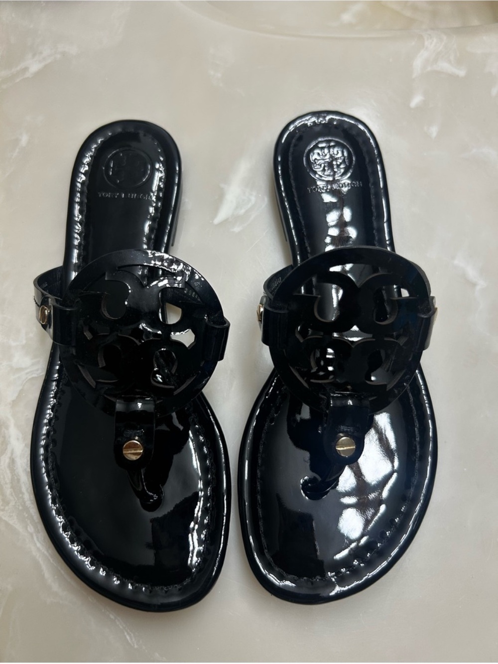 Tory Burch Black Patent Logo Thong Sandals - Women - Picture 1 of 12